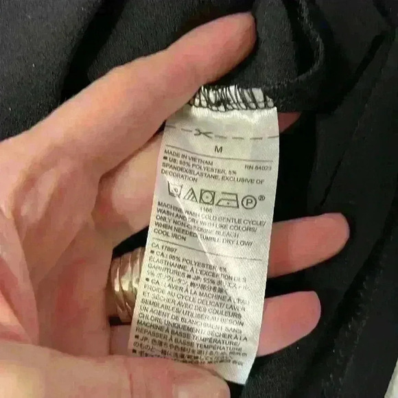 Banana Republic women’s black, lace bell sleeves top. Size medium - Picture 6 of 7